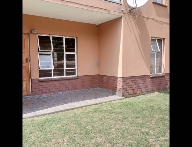 3 BEDROOM APARTMENT FOR SALE IN BOKSBURG CENTRAL